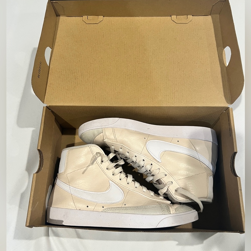 Nike Blazers Unisex - gently worn